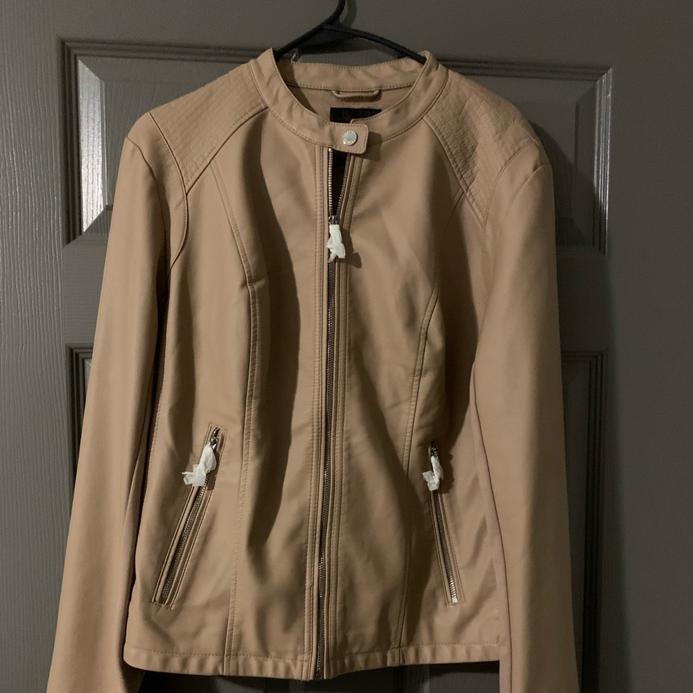 EXPRESS! NWT.  Leather Jacket,  XL, Cream Color